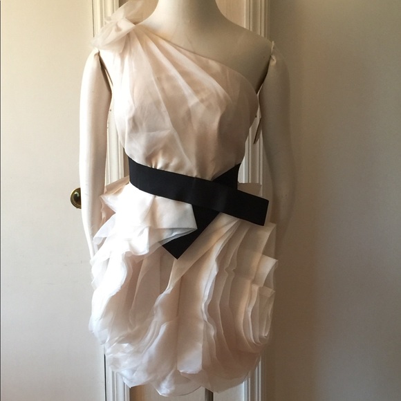 open lace back dress Vera Wang Pelagia  Nearly Newlywed
